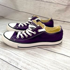 All Star/Converse /Classic Unisex Snickers Size 9 (Woman) 7(Men) Purple